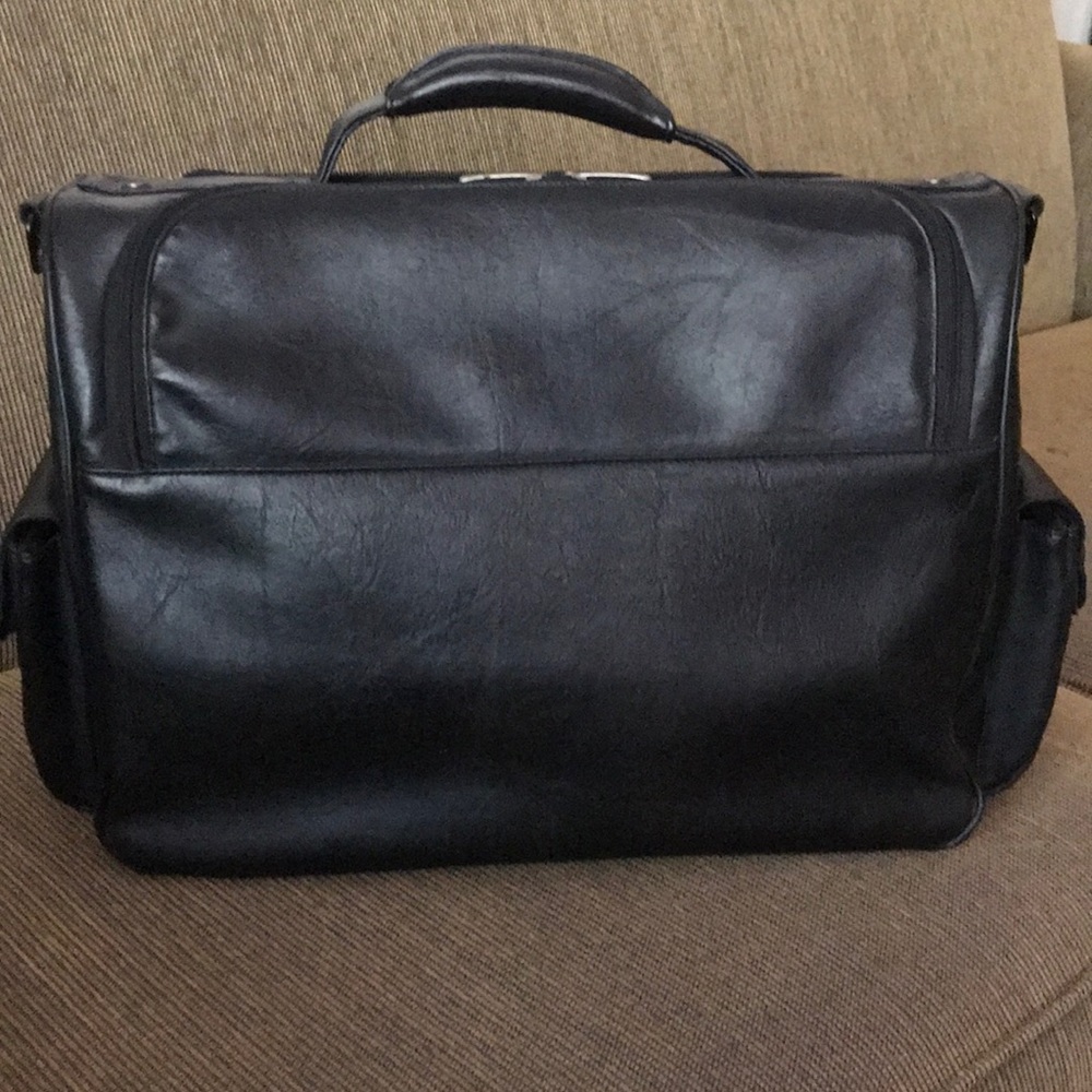 Leather case logic - Picture 2 of 9